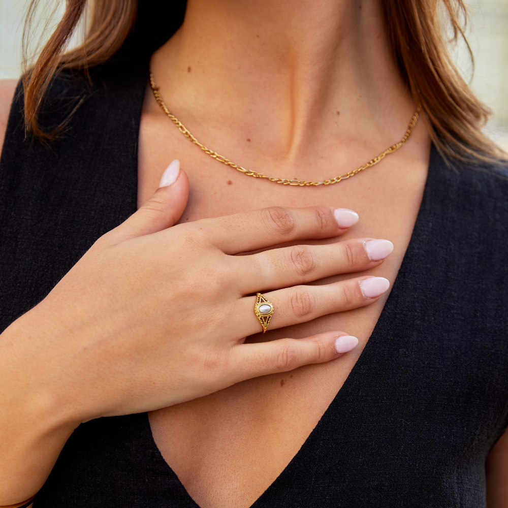 Nora – Curved Gold Statement Ring