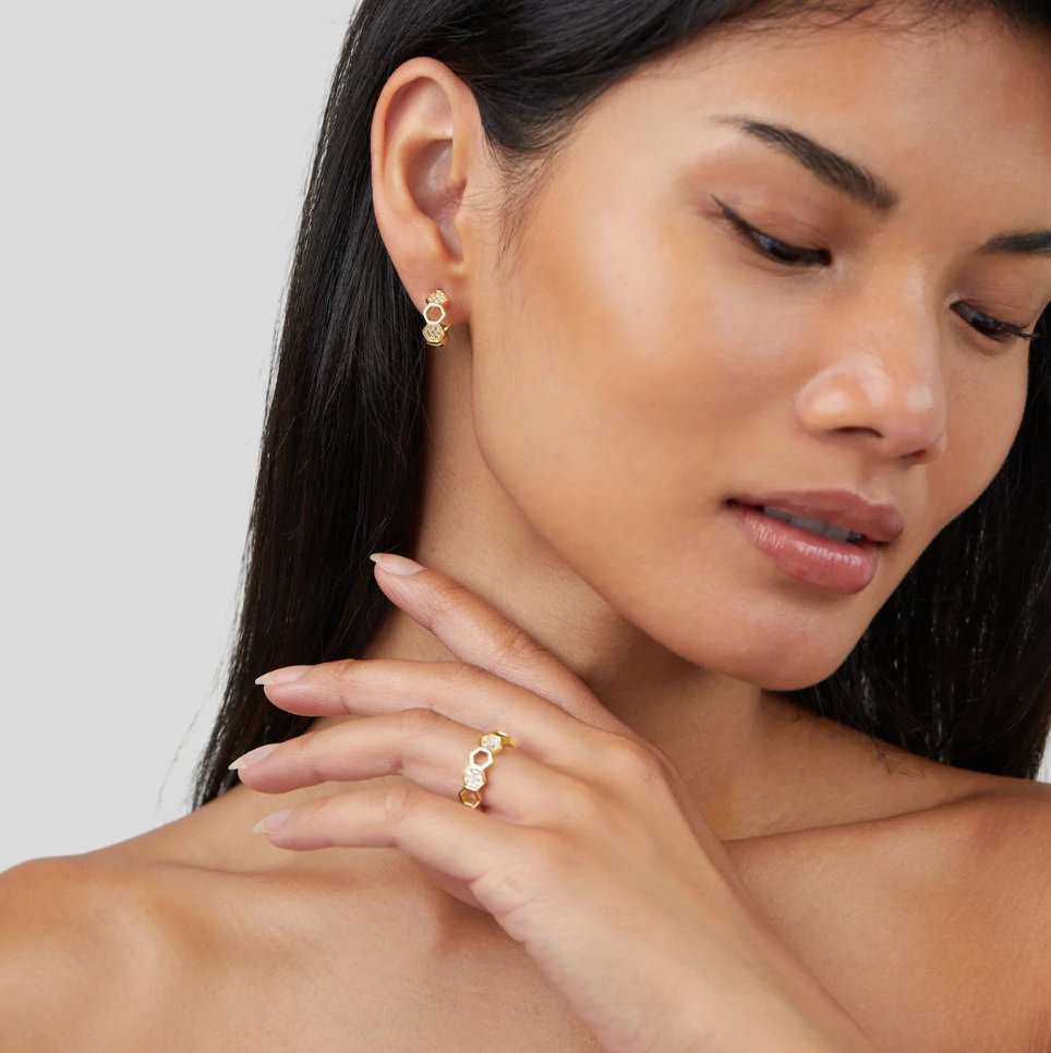 Friedrika – Gold Ring with Pearl Accents.