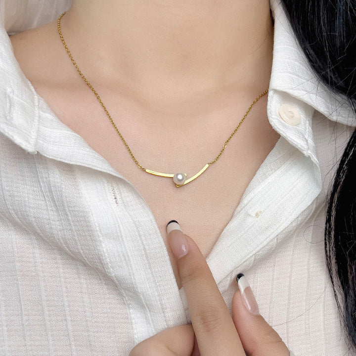 Exquisite Curved Single-Pearl Necklace