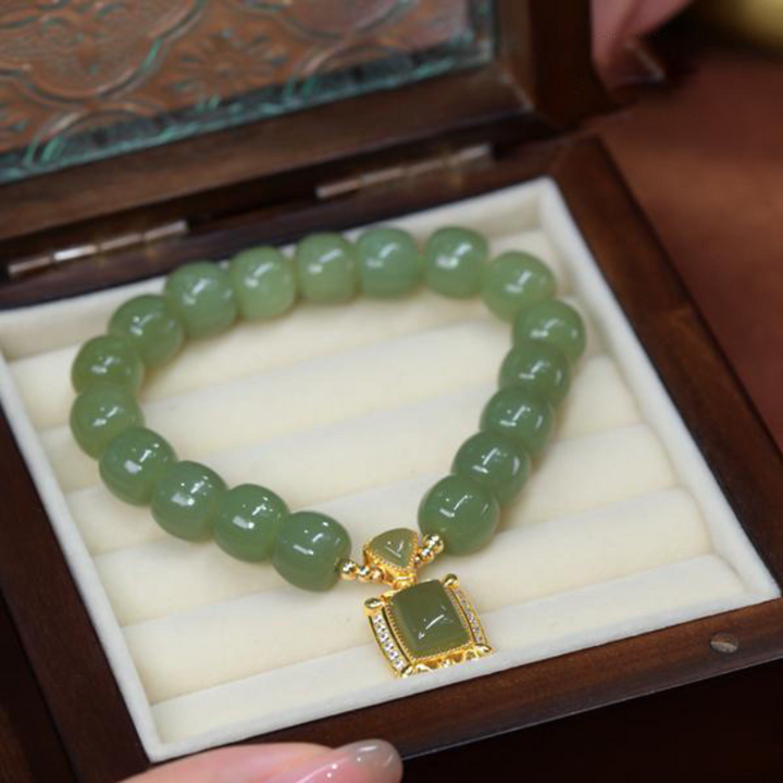 Charm ? Confident ? Natural Emerald Jade stone bracelet