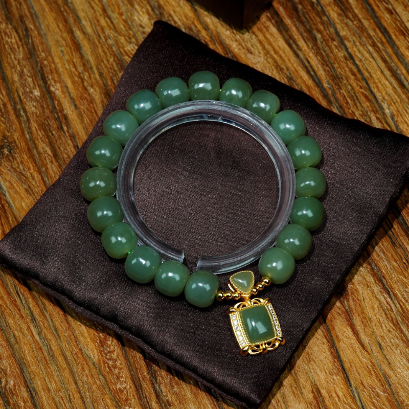 Charm ? Confident ? Natural Emerald Jade stone bracelet