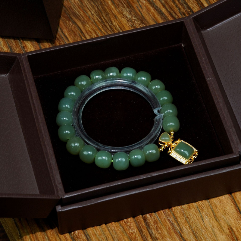 Charm ? Confident ? Natural Emerald Jade stone bracelet