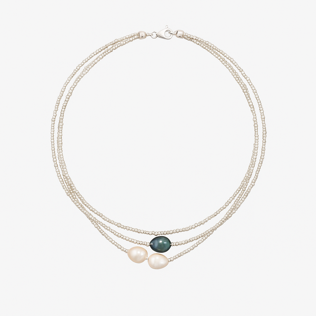 Helene – A beautiful pearl necklace made of multiple threads in harmonious natural colors.