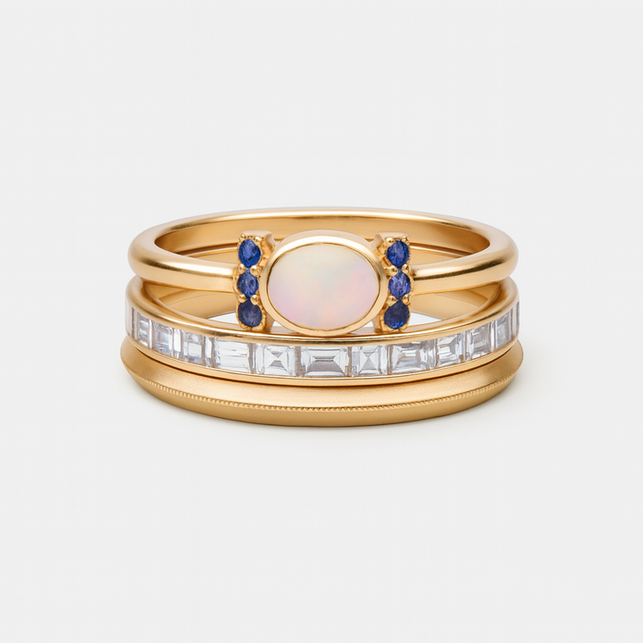 Teresa – A gold ring with a radiant opal and clear contours.