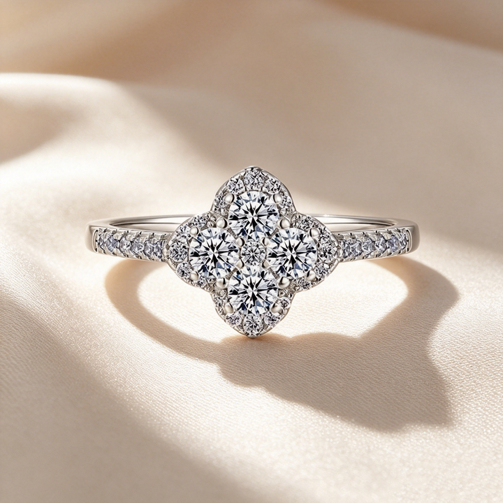 Minimalist Elegant Moissanite Four-Leaf Clover Ring
