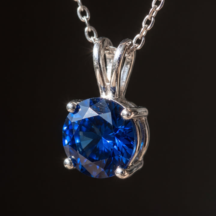 round-cut-sapphire-necklace-white-gold M