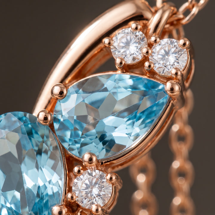 elegante-halskette-aus-blauem-kristall-in-gold M