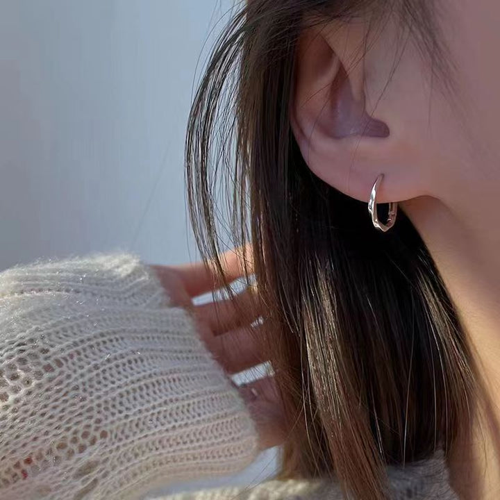 Minimalist Möbius Twist Hoop Earrings