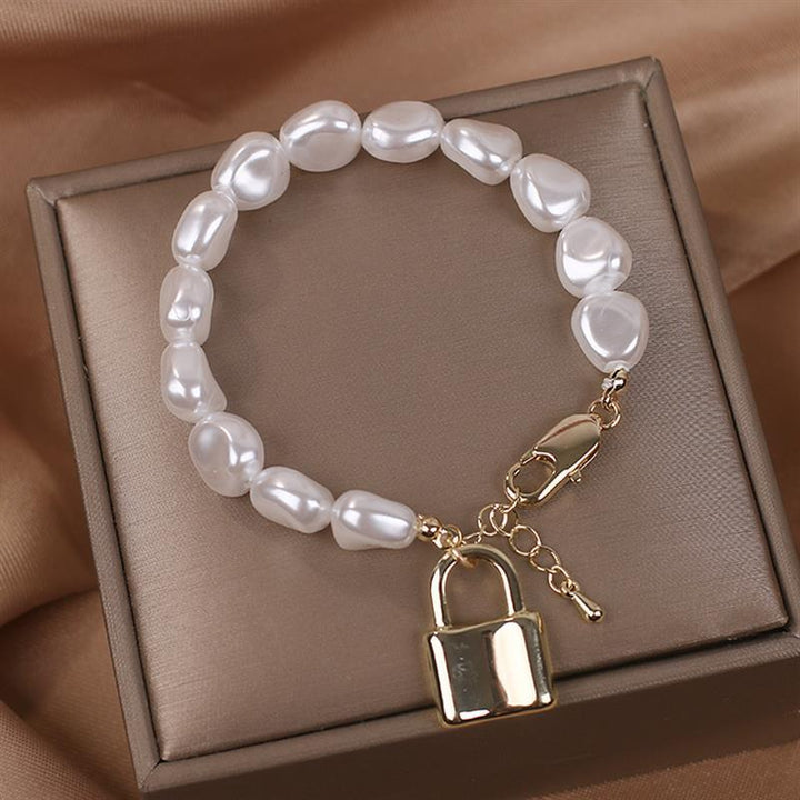Special shaped pearl bracelet