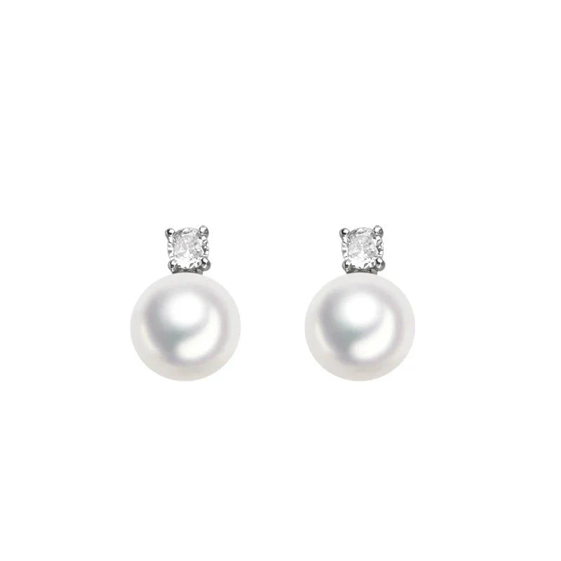 Freshwater pearl necklace and earrings
