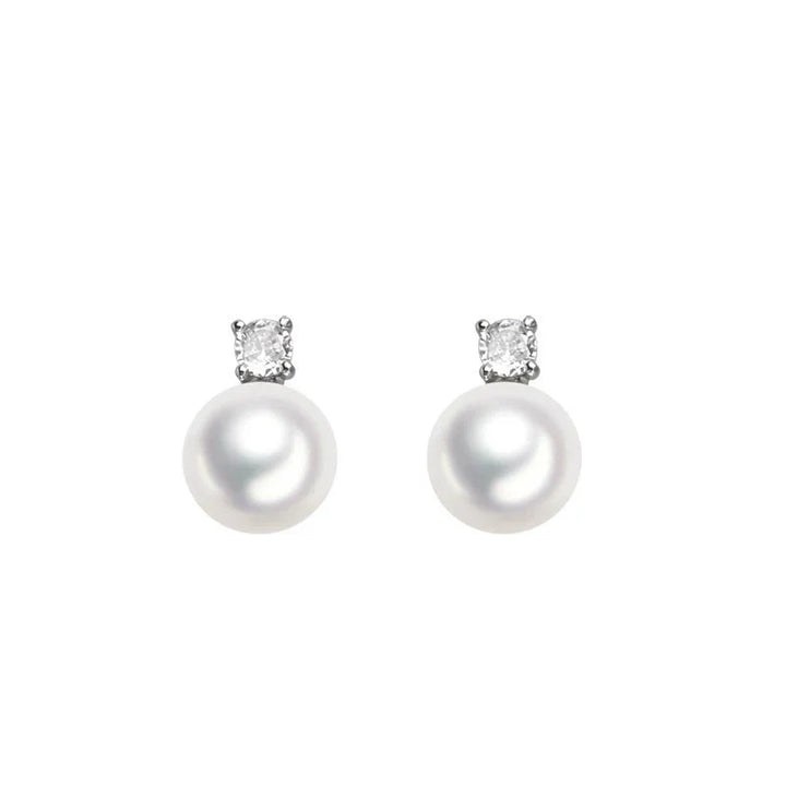 Freshwater pearl necklace and earrings