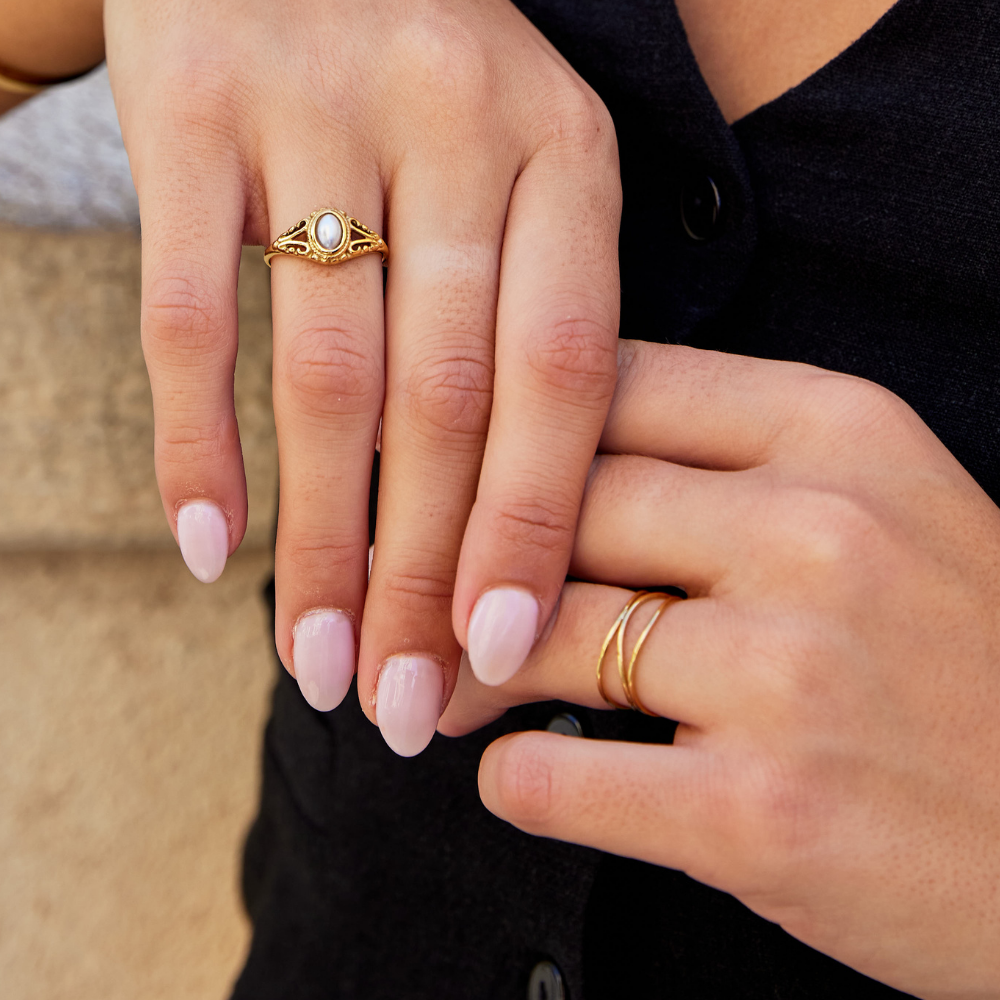Nora – Curved Gold Statement Ring