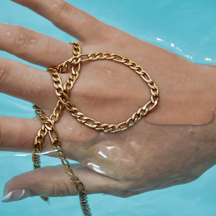 Valerie – Simple Link Structure Gold Necklace