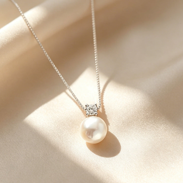 Minimalist Pearl Pendant Necklace