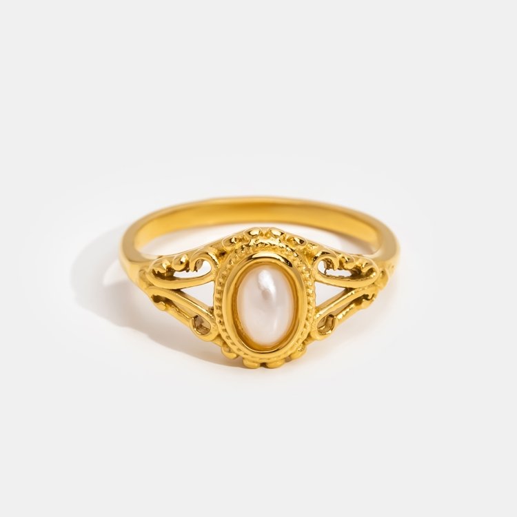 Nora – Curved Gold Statement Ring